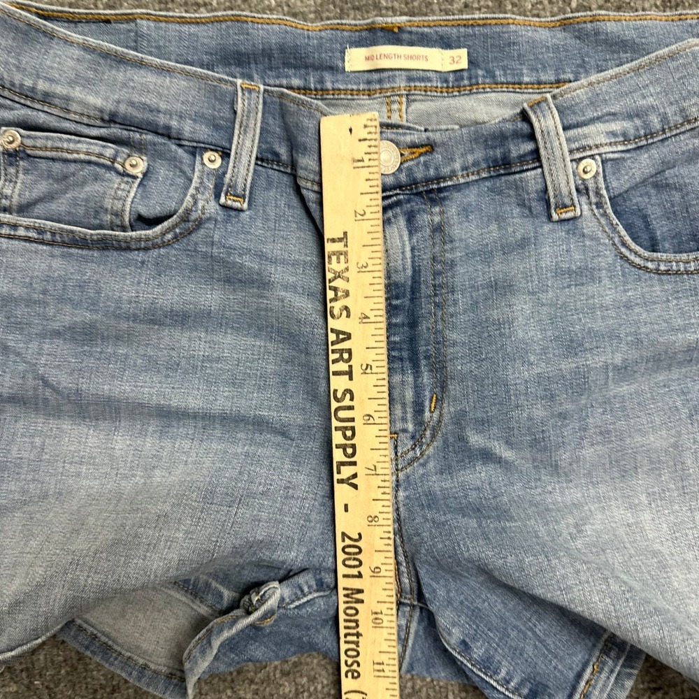 Levi's Shorts Womens Size 32 Blue Denim Mid Length Casual Light Wash Stretch - Picture 4 of 9